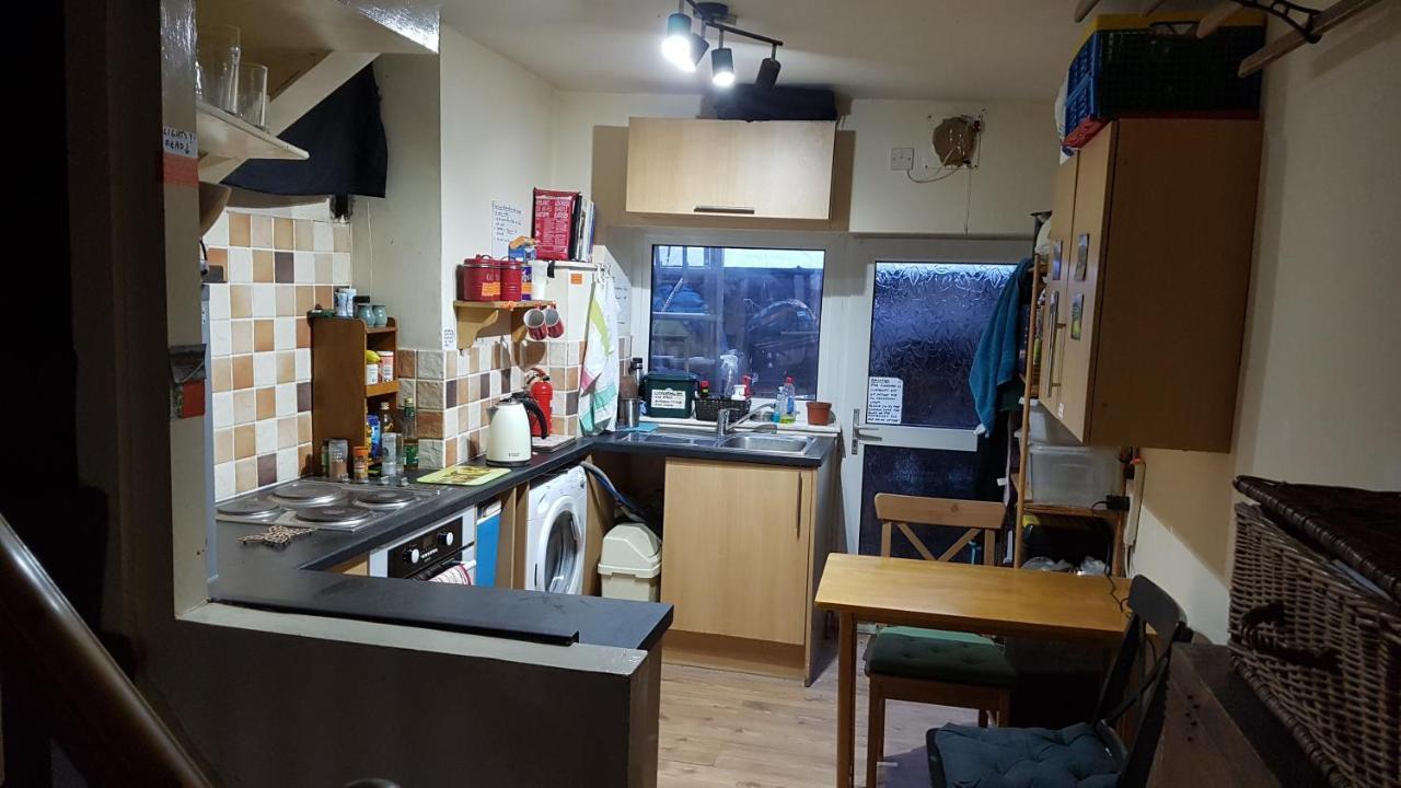 'Yellow Wood Micro Hostel-Eco Urban Bothy Style Very Basic But Cosy Redecorating But Cheap & Friendly Quiet Time Lockout 11Pm-7Am Bring Towel Or Hire Μπρέκον Εξωτερικό φωτογραφία
