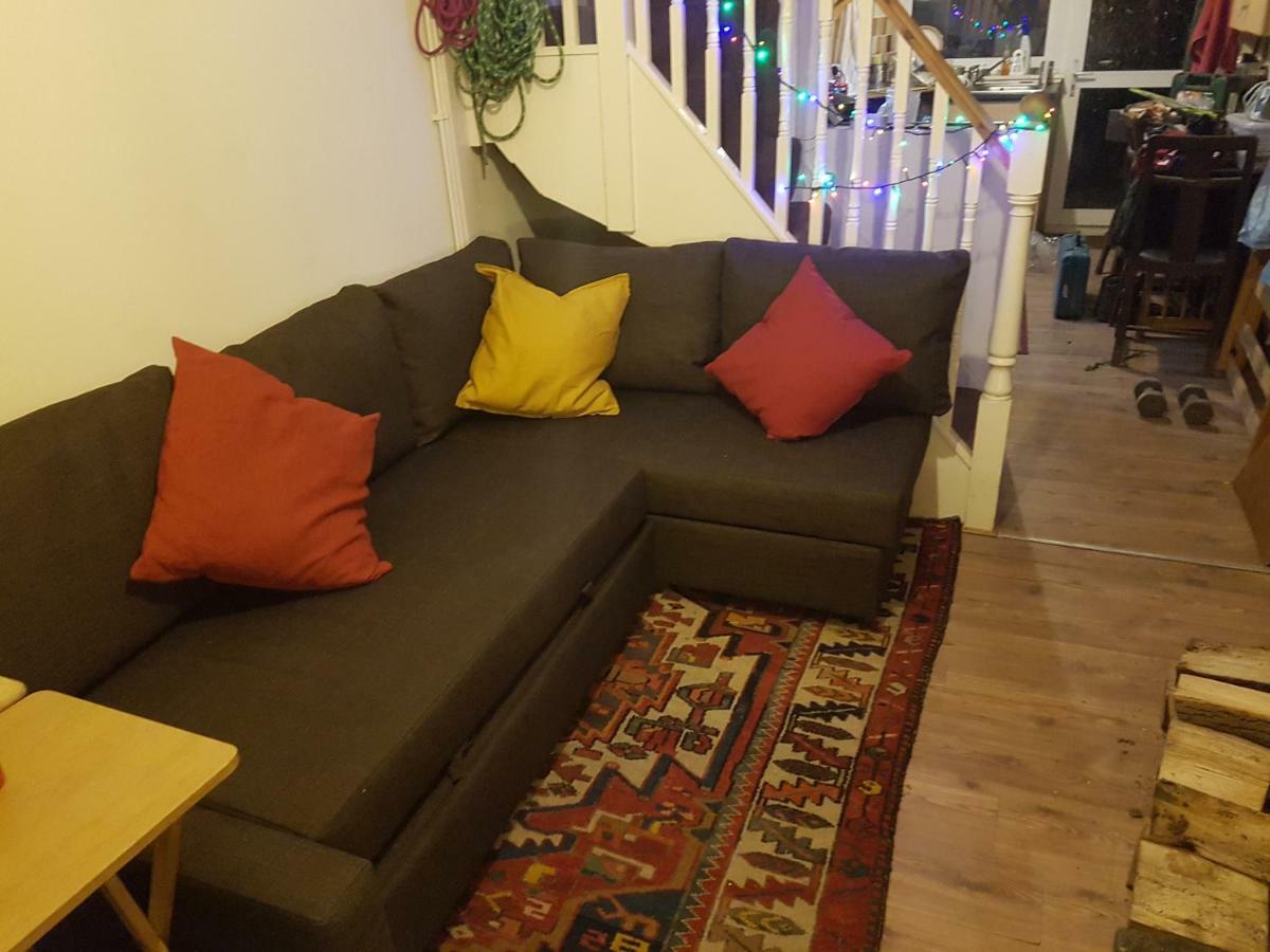 'Yellow Wood Micro Hostel-Eco Urban Bothy Style Very Basic But Cosy Redecorating But Cheap & Friendly Quiet Time Lockout 11Pm-7Am Bring Towel Or Hire Μπρέκον Εξωτερικό φωτογραφία