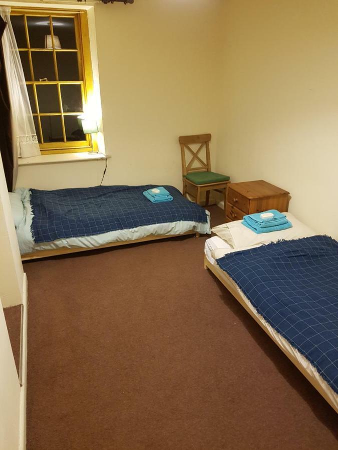 'Yellow Wood Micro Hostel-Eco Urban Bothy Style Very Basic But Cosy Redecorating But Cheap & Friendly Quiet Time Lockout 11Pm-7Am Bring Towel Or Hire Μπρέκον Εξωτερικό φωτογραφία